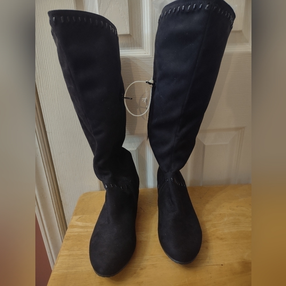 NWT Solesenseability Woman's Black Boots 6 1/2